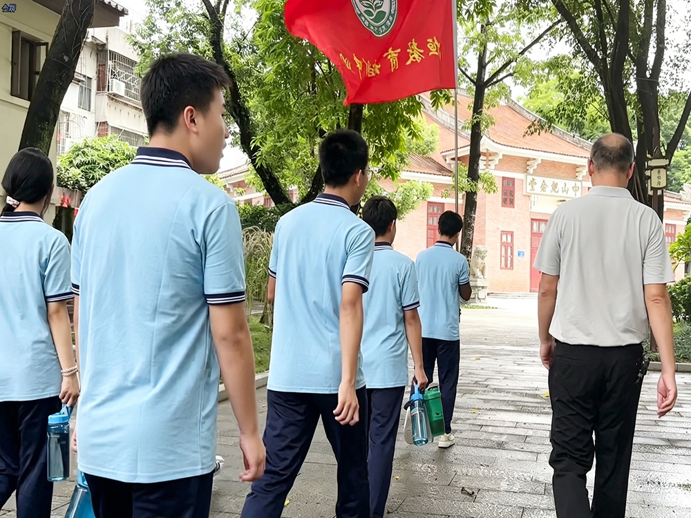 六盘水孩子叛逆学校怎么联系?正规甄别指南